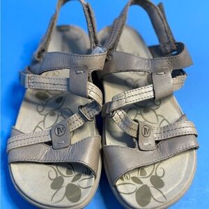 MERELL aluminum womens select grip hiking sandals  gray Sz 5 Excellent Condition